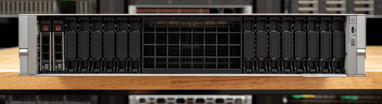 Обзор Dell PowerEdge R770AP-2.png