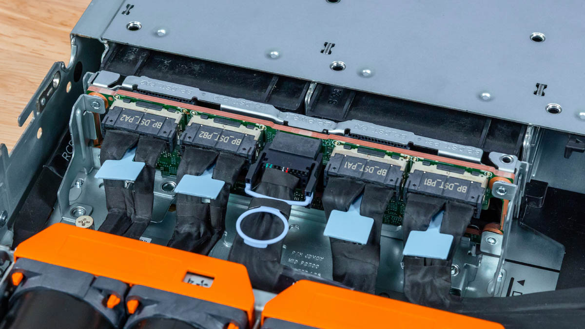 Dell PowerEdge R670 - подключение бекплейнов к контроллеру