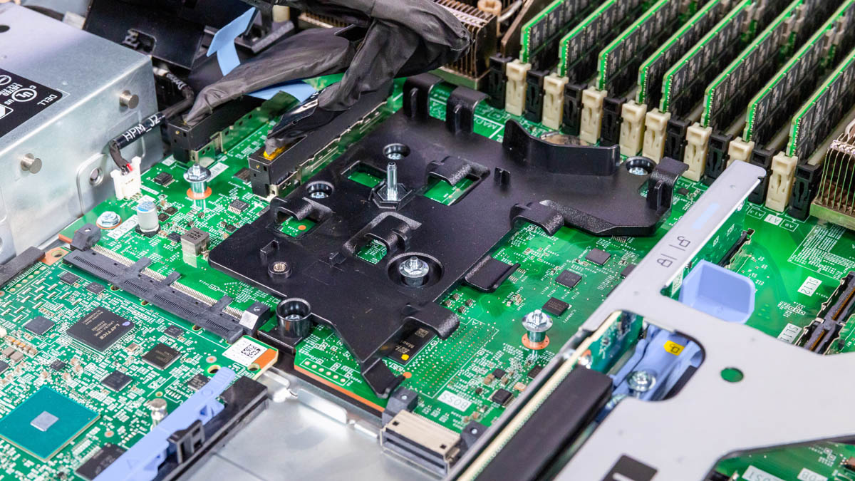 Dell PowerEdge R670 - кабельные направляющие