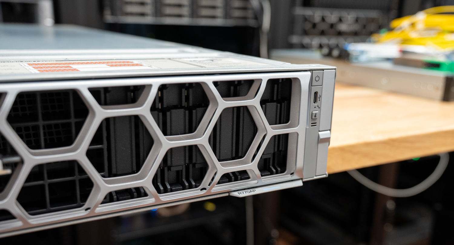 Фронтальная панель сервера Dell PowerEdge R770AP