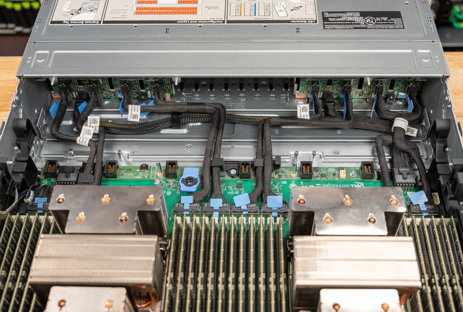 Подключение NVMe накопителей в сервере Dell PowerEdge R770AP