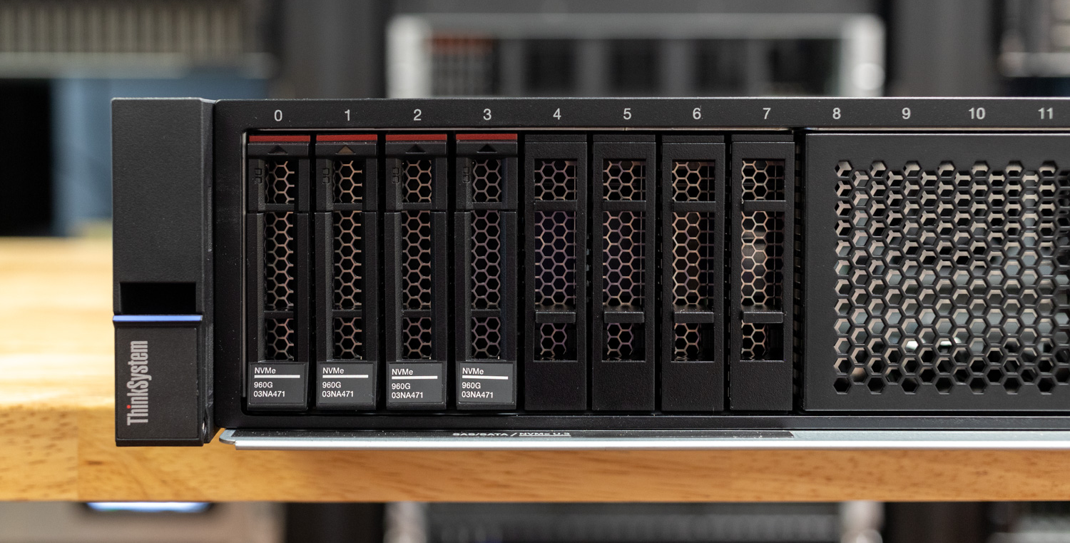 Lenovo-sr650v4-2.png