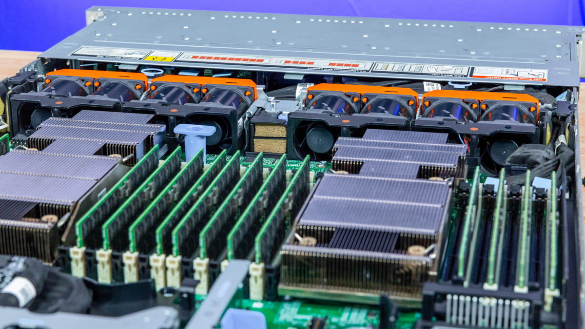 Dell PowerEdge R670 - радиаторы охлаждения процессора